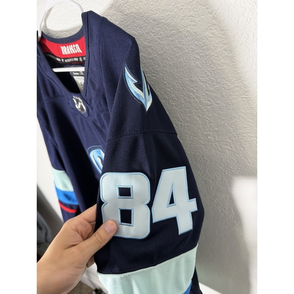 Seattle Kraken Jersey Large 52 Mens Fight Strap Home Blue NHL #84 Kaapo Kakko - Picture 4 of 9